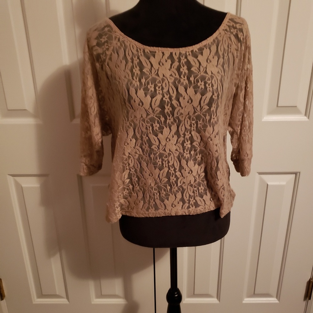 🌈🔥 Anthropologie Mauve lace top.